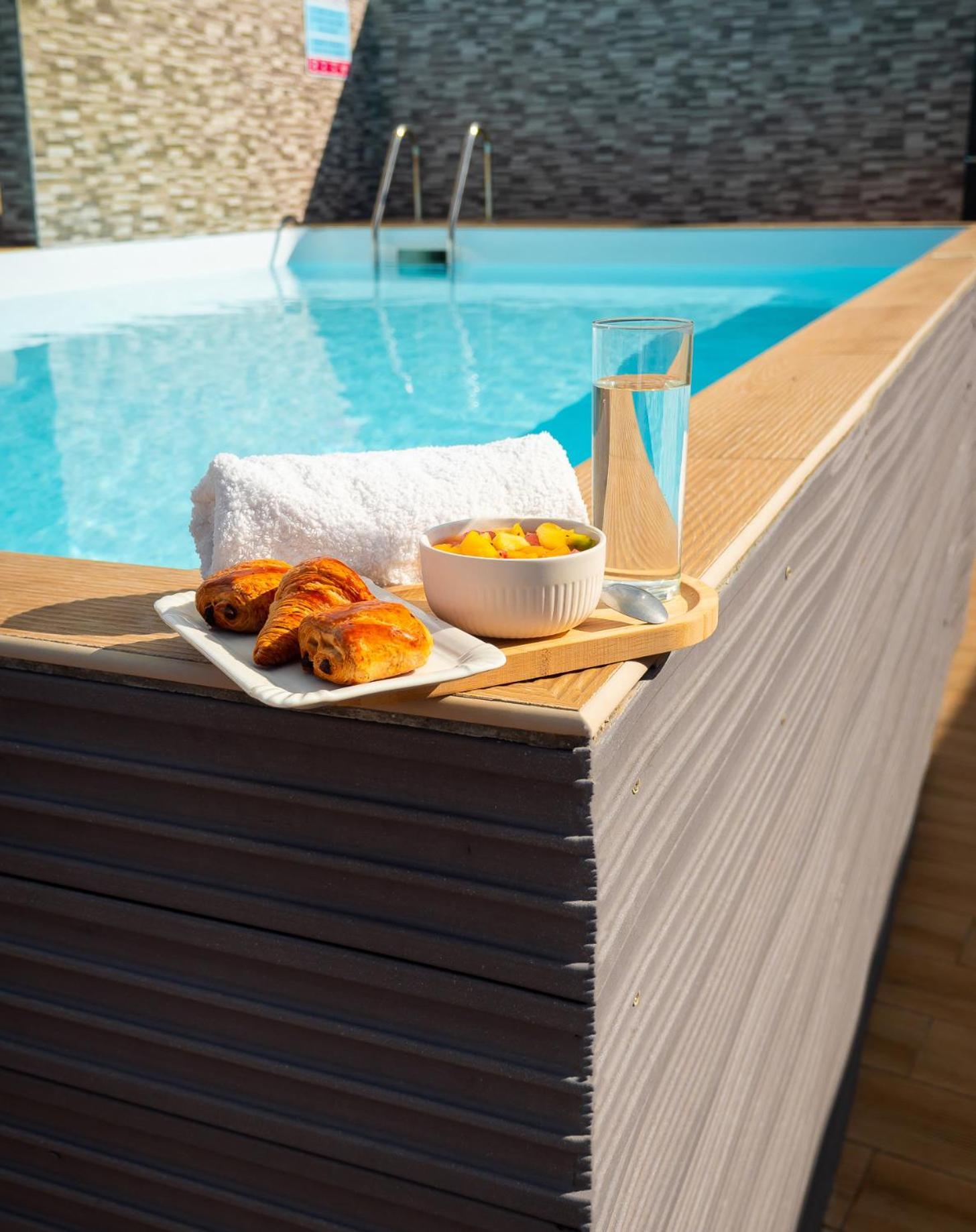 Evasion En Plein Coeur De La Ville T2 Jacuzzis Sauna Et Piscine Au Centre De ポール・ルイ エクステリア 写真